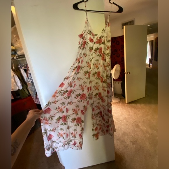 So comfortable,like a dress, but has pant legs.  small delicate zipper in back - Picture 3 of 5
